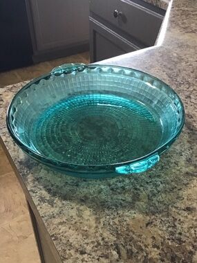 RARE HTF Pyrex Turquoise Basket Weave Glass Pie Dish